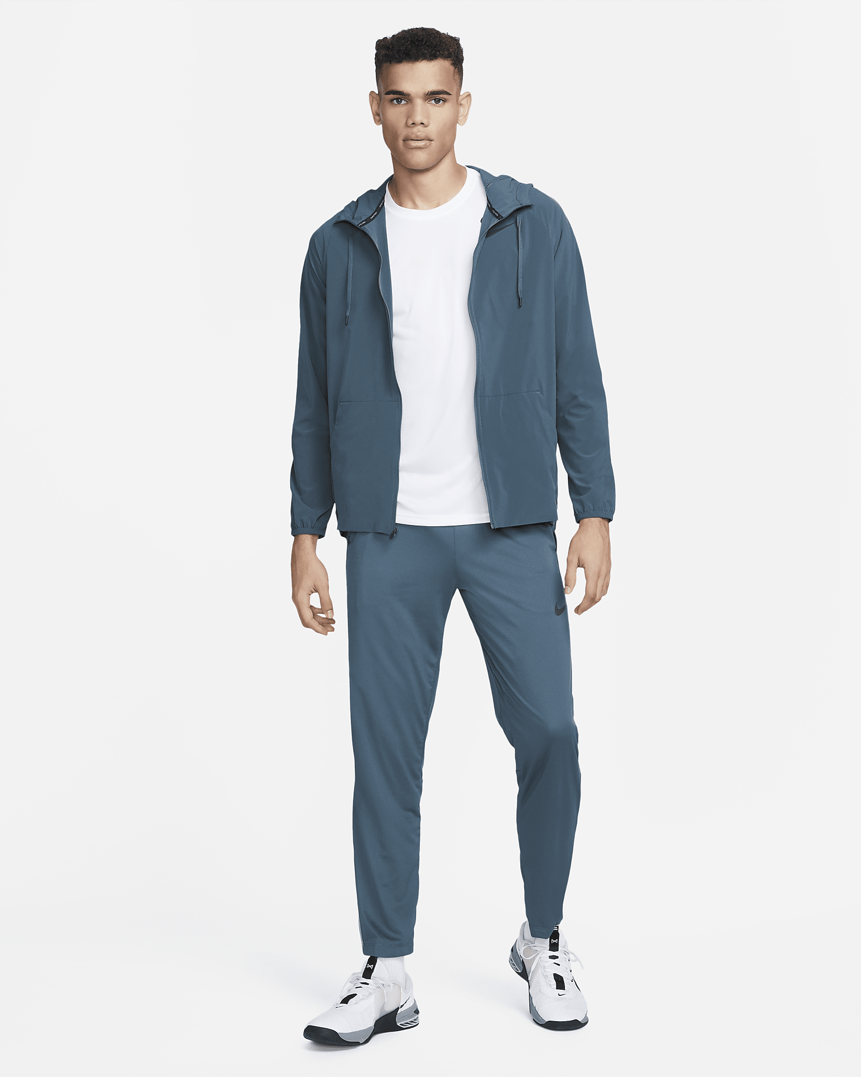 NIKE PRO DRI-FIT FLEX VENT MAX
ZƏNCIRBƏNDLƏ BAĞLANAN BAŞLIQLI KIŞI GÖDƏKÇƏSI