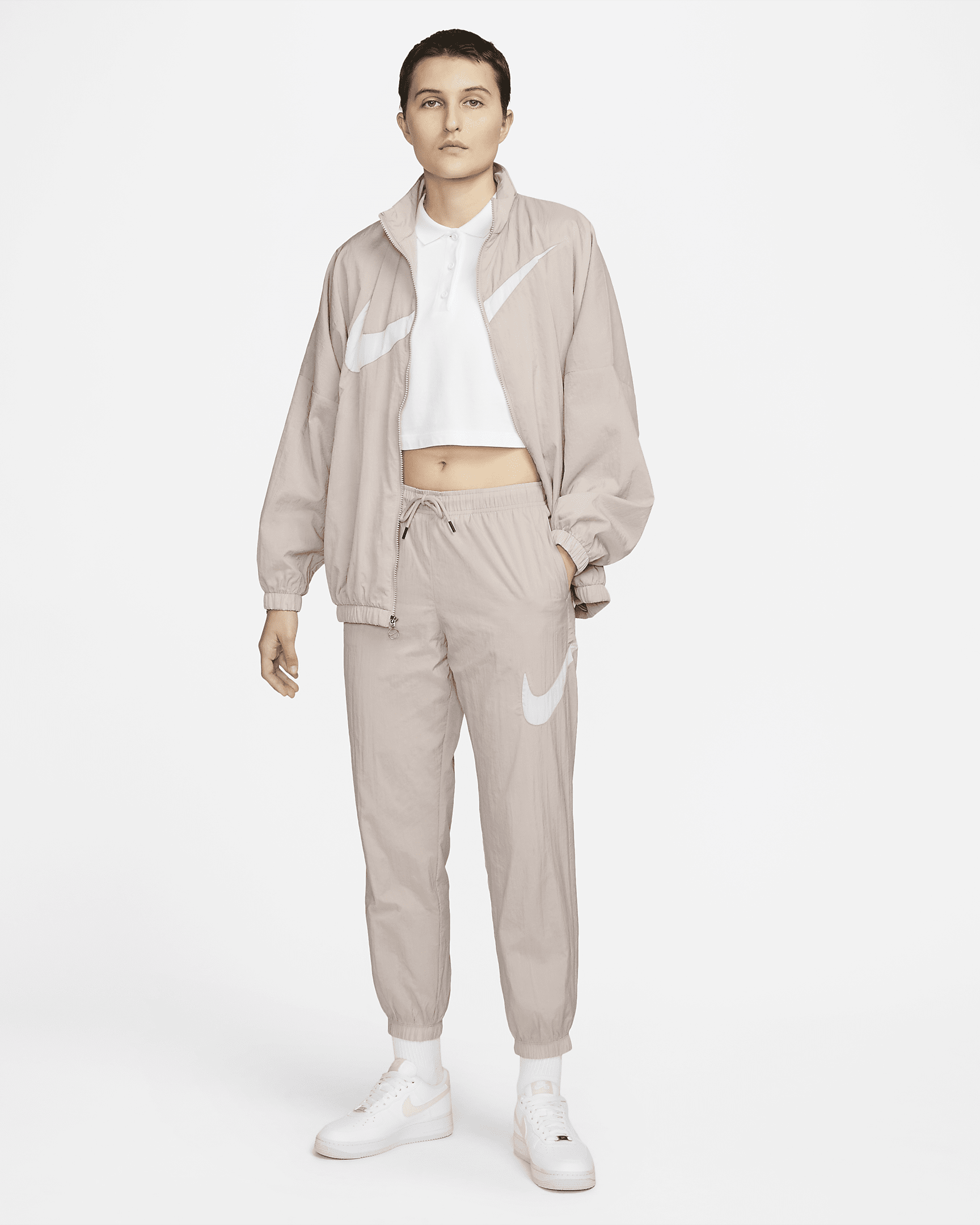 NIKE SPORTSWEAR ESSENTIAL
ORTA BEL KƏSIMLI QADIN ŞALVARI