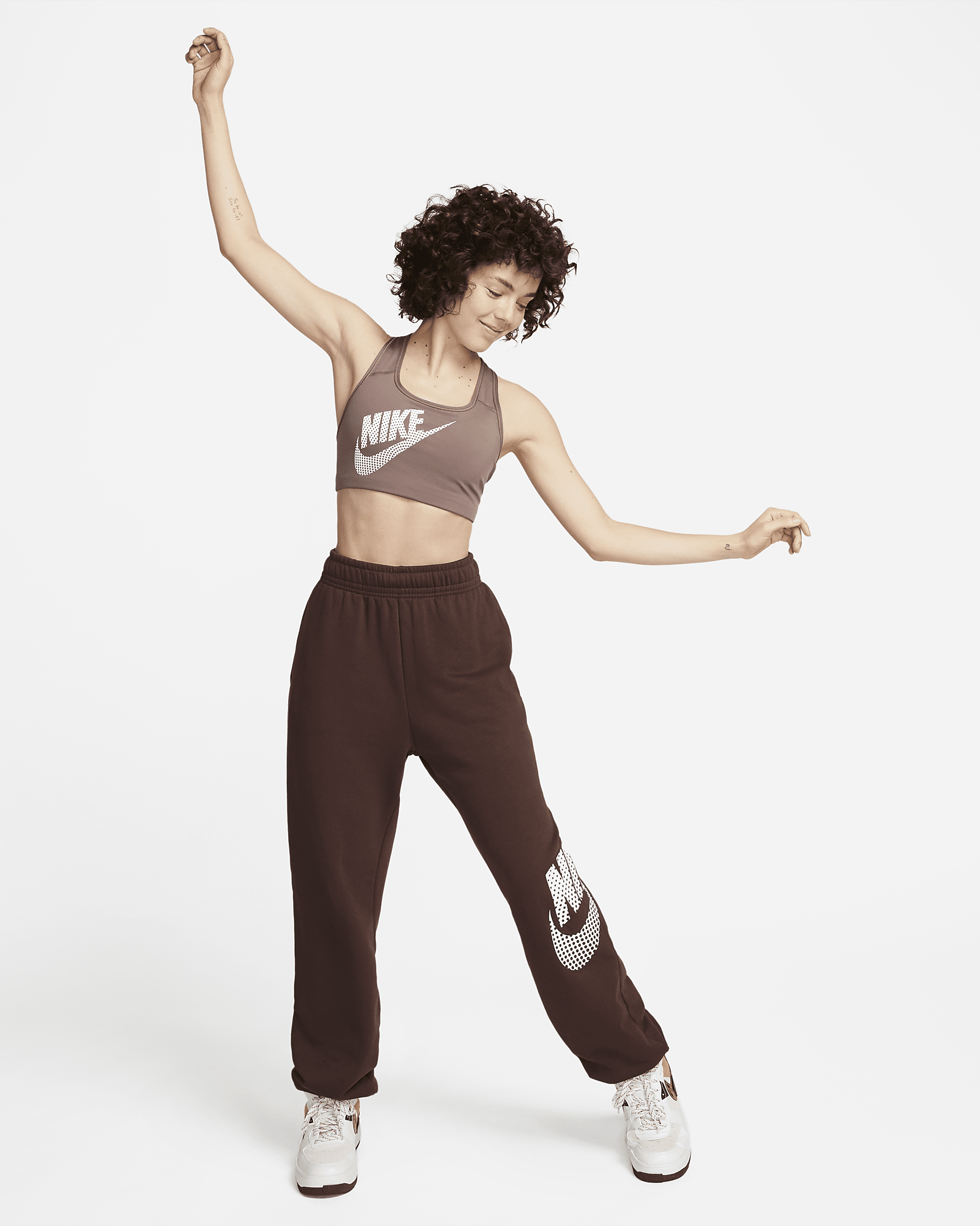 NIKE SWOOSH
QADINI BRASI