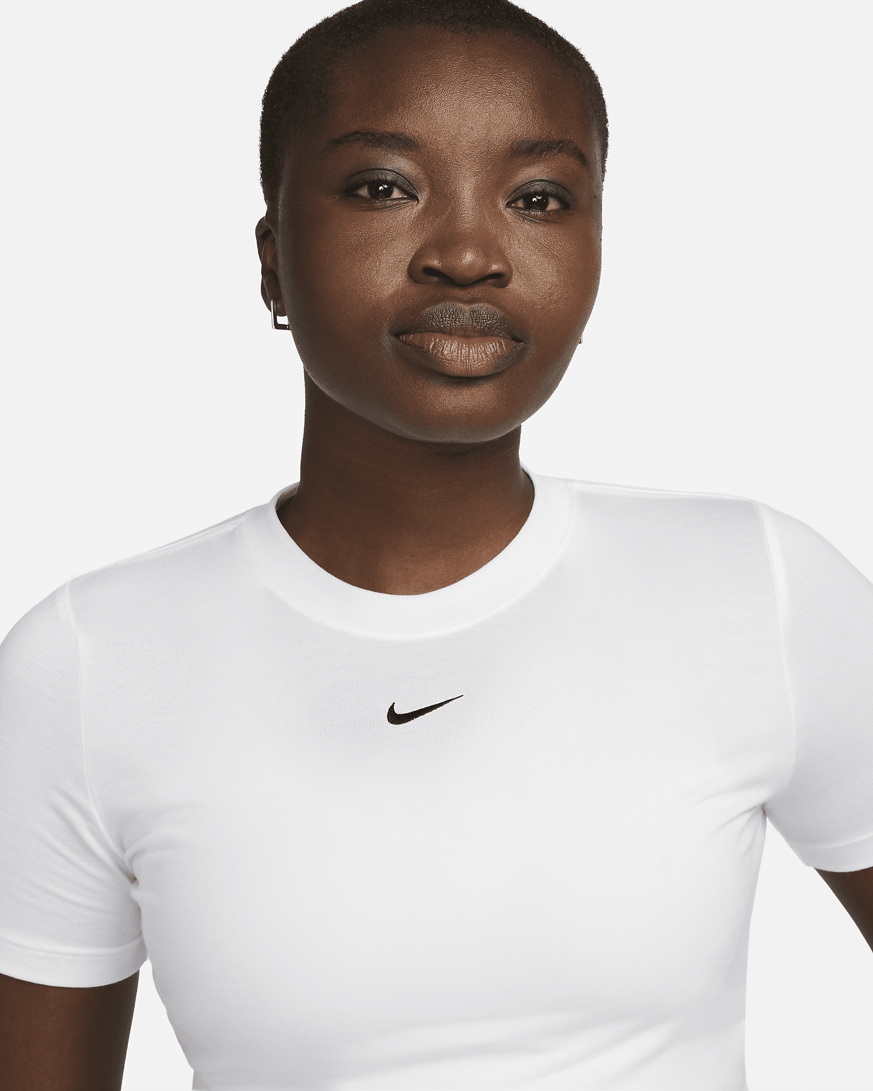 NIKE SPORTSWEAR ESSENTIAL
QISAQOL QISA BIÇIMLI QADIN KÖYNƏYI