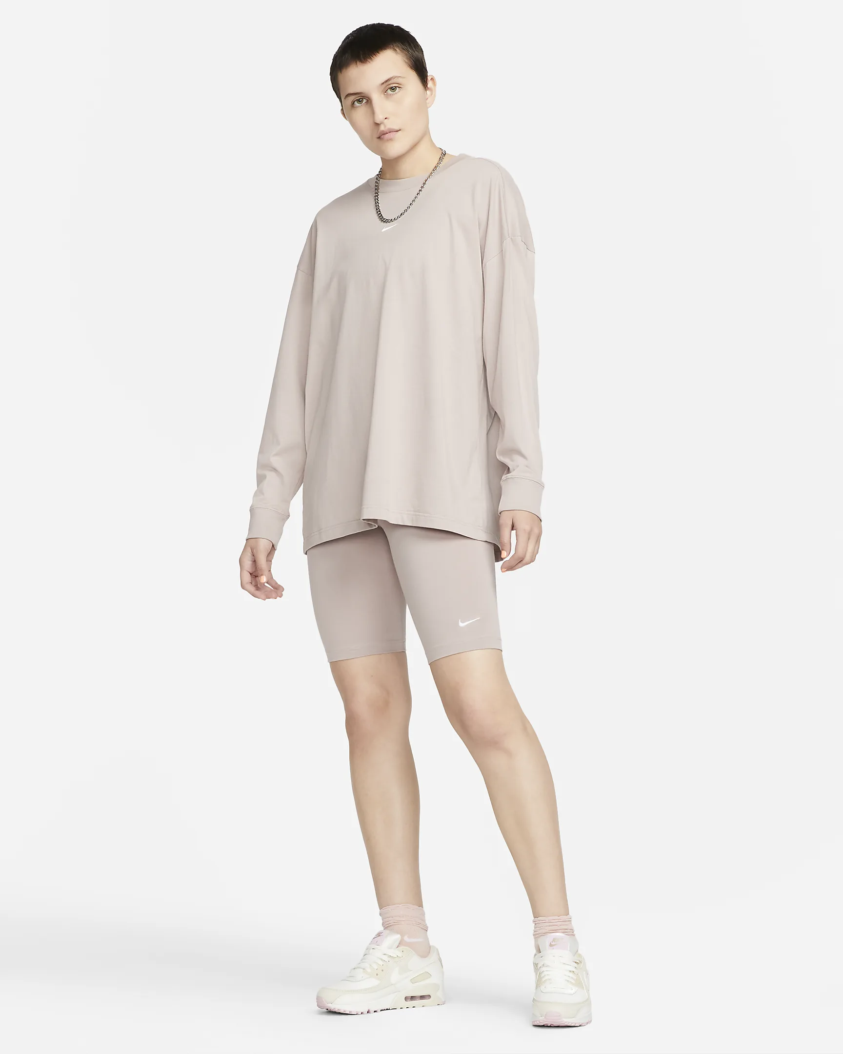 NIKE SPORTSWEAR ESSENTIAL QADINLAR ÜÇÜN VELOSIPEDÇI ŞORTLARI