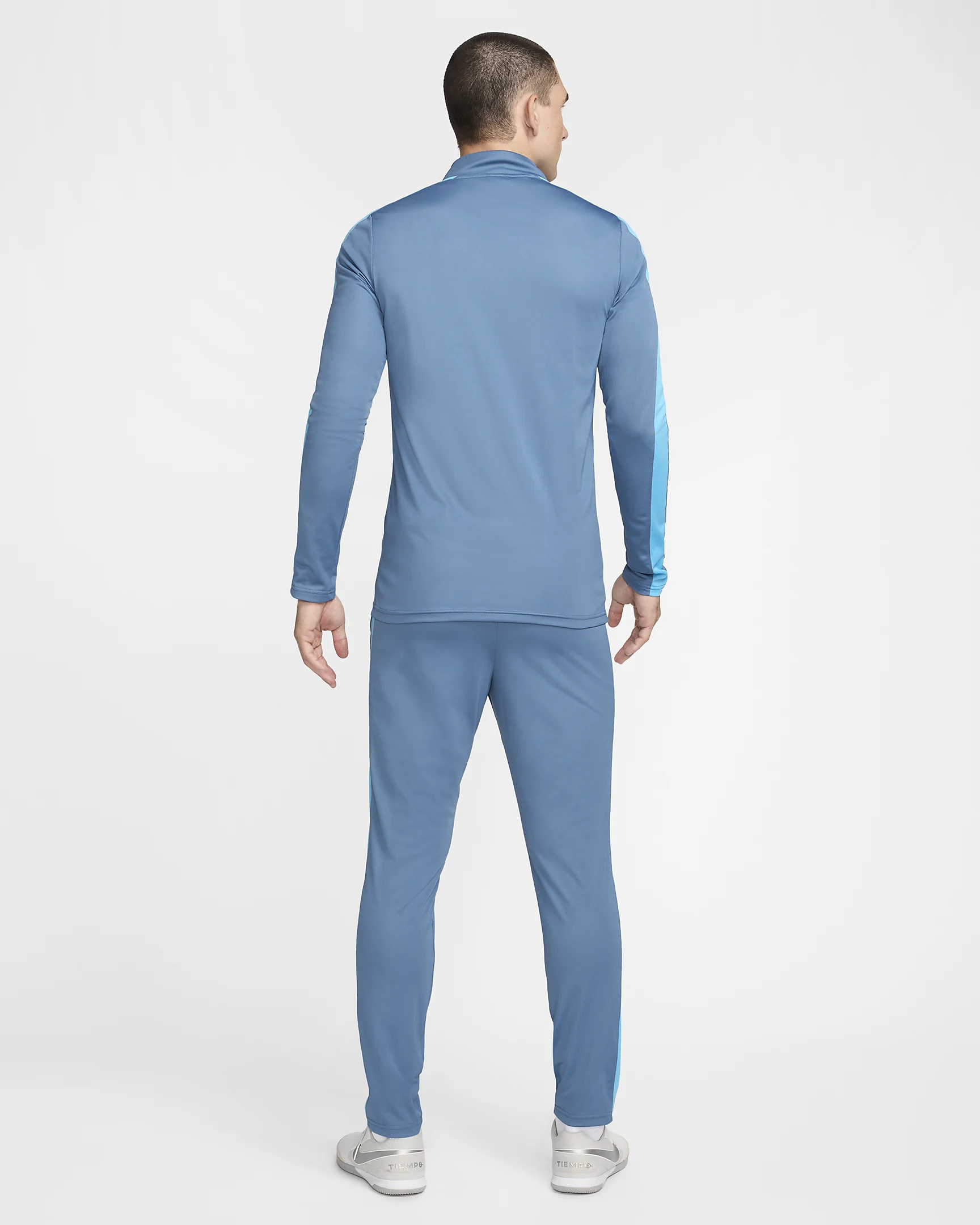 NIKE ACADEMY
KİŞİ İDMAN DƏSTİ