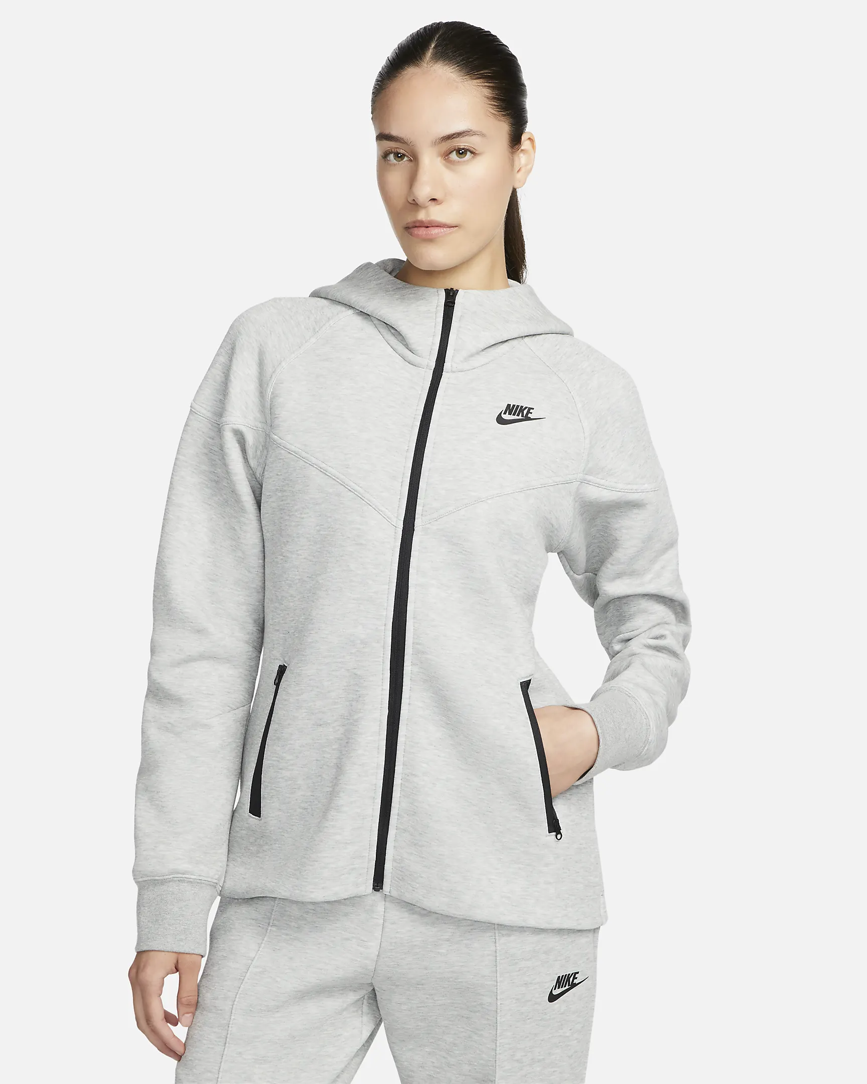 NIKE SPORTSWEAR TECH FLEECE WINDRUNNER
QADIN HUDİSİ
