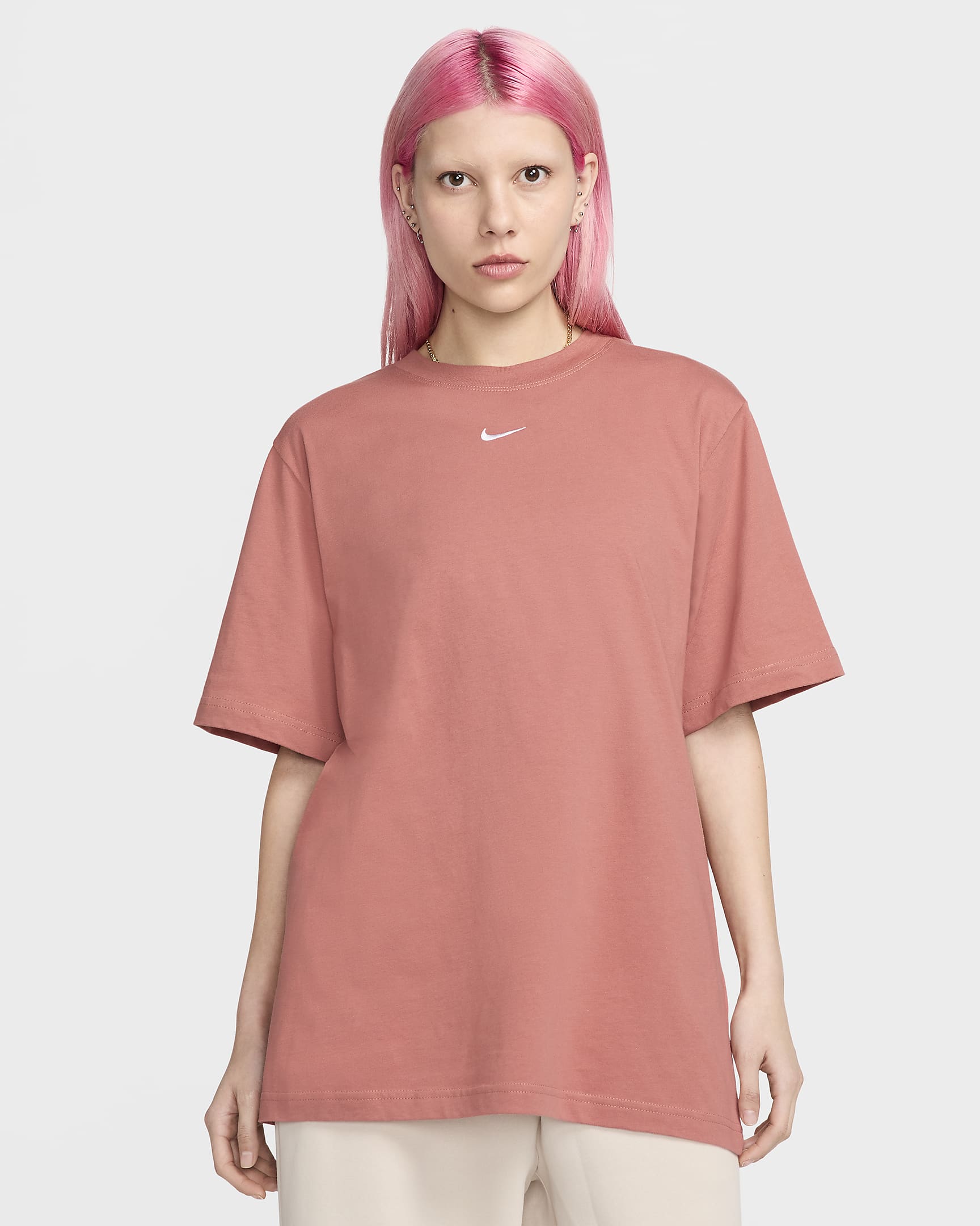NIKE SPORTSWEAR ESSENTIAL
QADIN KÖYNƏYİ