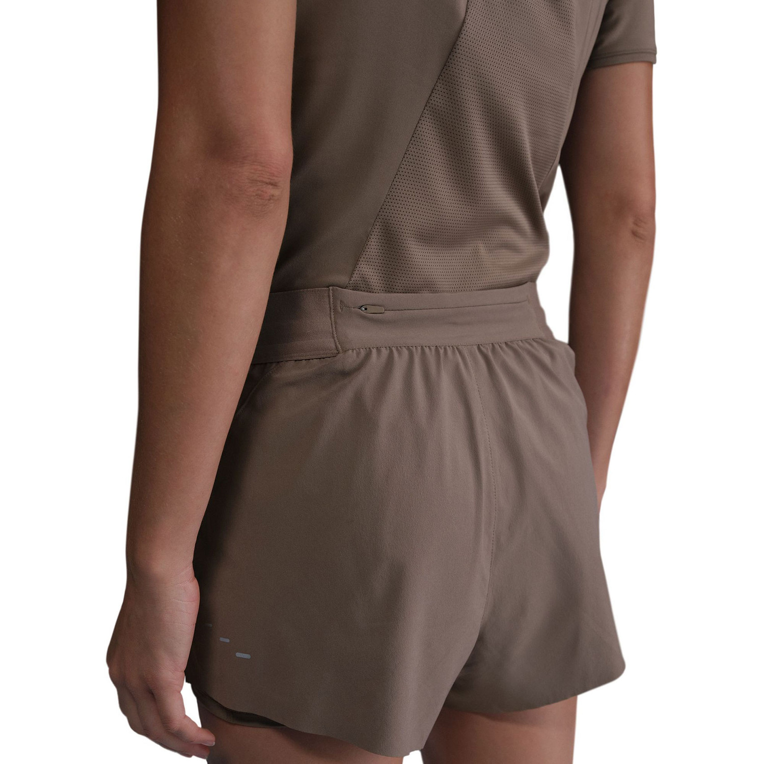 Nike Swift Dri-FIT Qadın 2-in-1 Qaçış ŞORTLARI