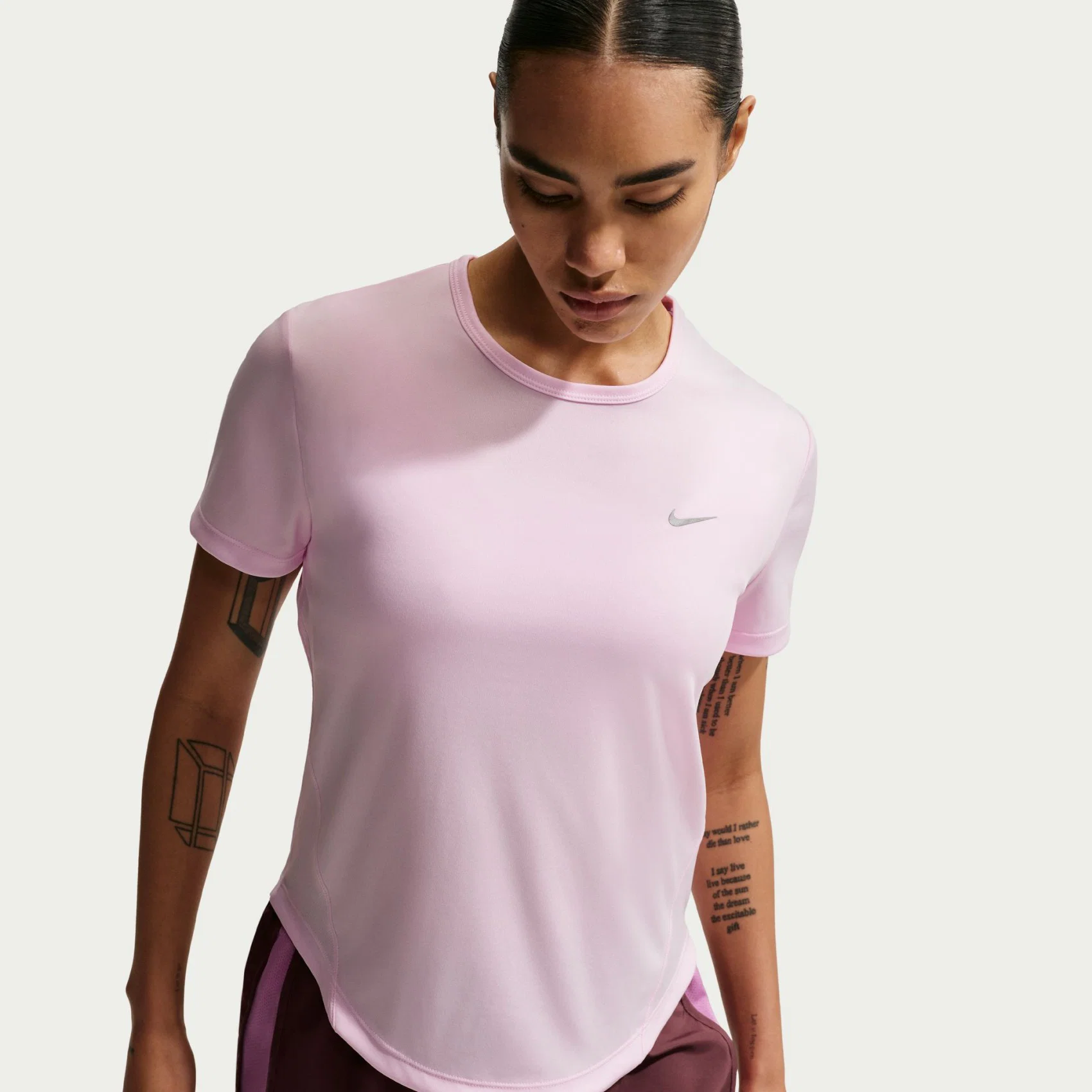 Nike Tempo Dri-FIT Ss Top Qadınlar üçün top