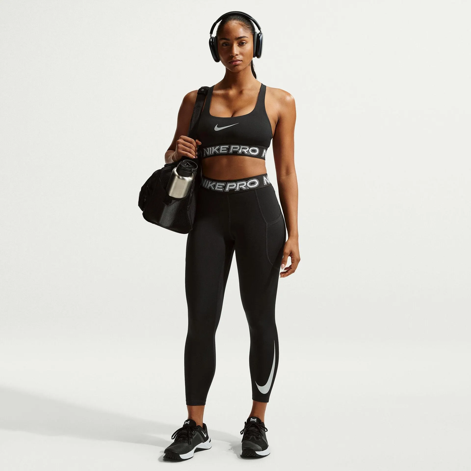 Nike Pro Mid-Rise Qadınlar üçün leginslər