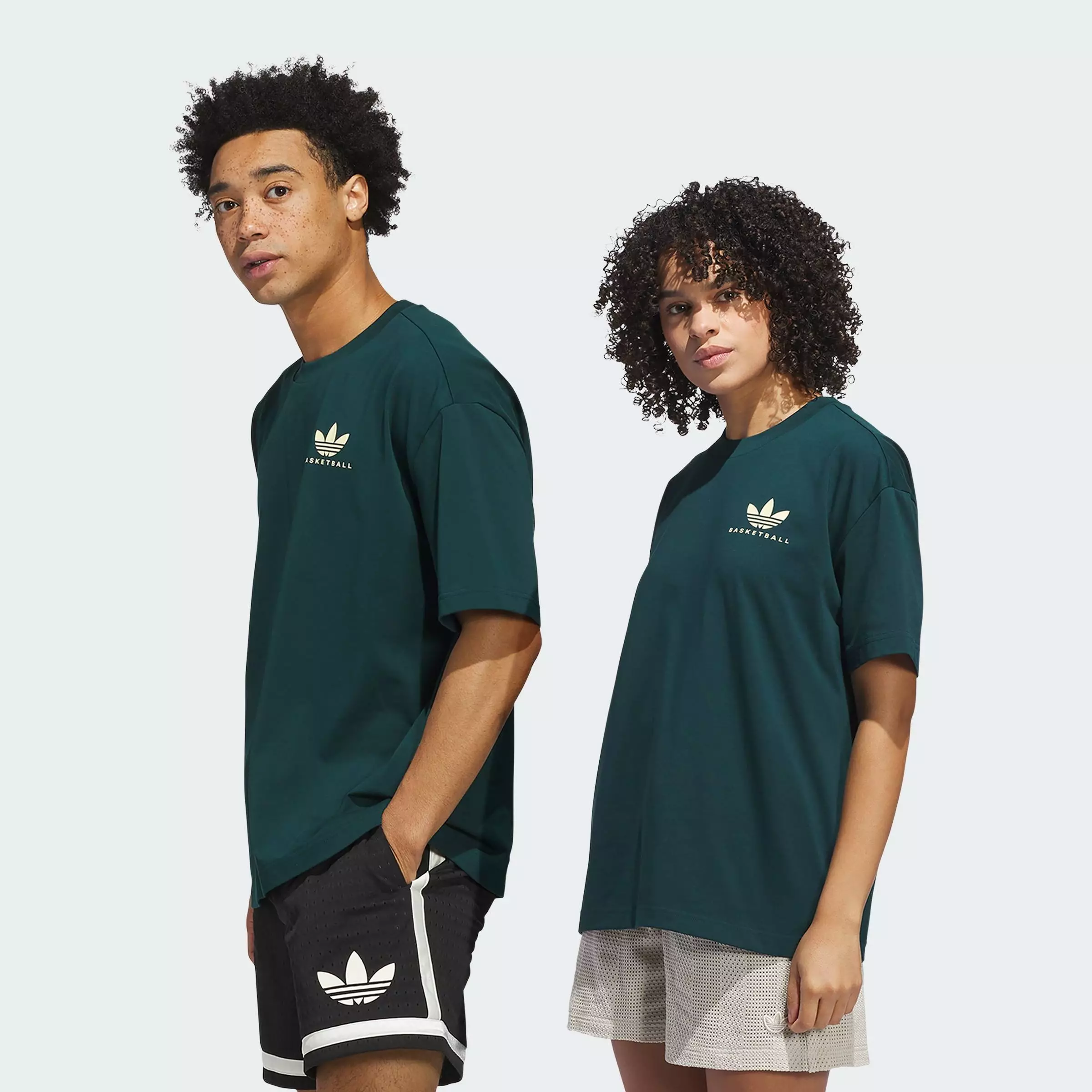 Adidas Worldwide Hoops GFX Tee Kişilər üçün köynək