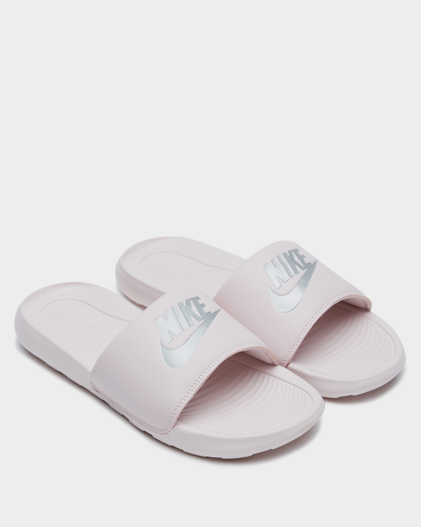 NIKE VICTORI ONE NN TƏRLİKLƏR